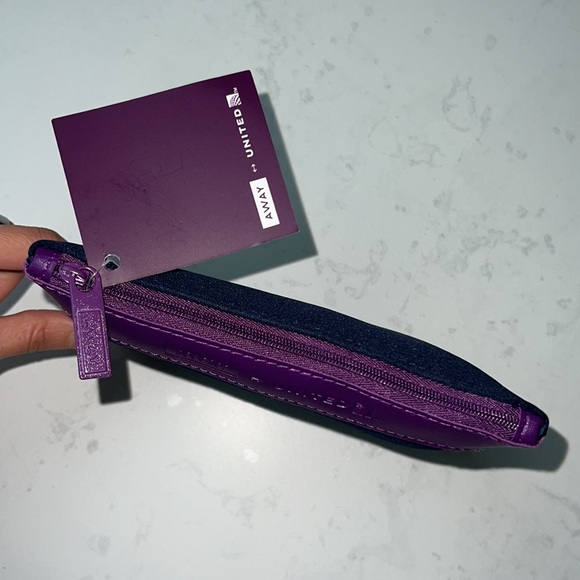 2 United Airlines x Away Travel Amenity Kit Blue Purple Zip Pouch Bag Neoprene - Picture 7 of 14